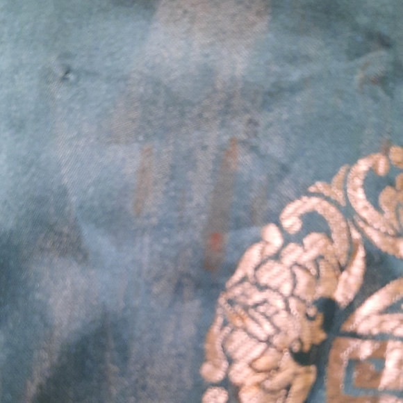 Elegant Green Satin Robe with Gold Accents - Picture 10 of 10